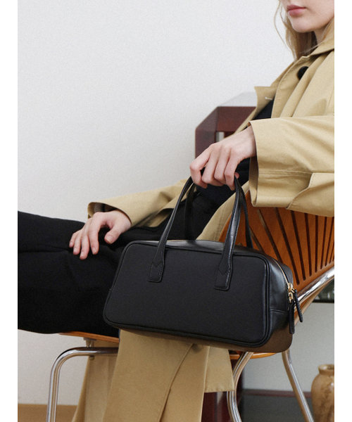 REFRAME（リフレーム）の「ニューフレームトートバッグシリーズ イタリアンカウグロッシーレザー スモールサイズ ブラック（トートバッグ・レディース・ブラック・FREE）」の2枚目の写真