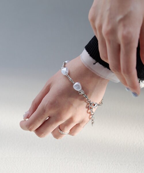 Kastane（カスタネ）の「【fiw.】パール×フラワーチェーンブレス（ブレスレット・レディース・シルバー・FREE）」の3枚目の写真