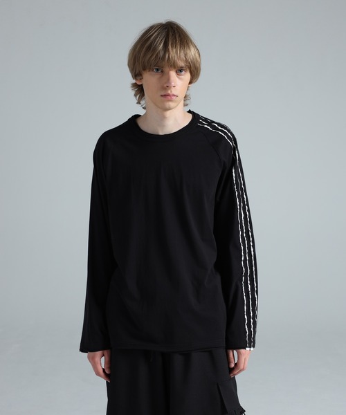Y-3(ワイスリー)の「Y-3 RAW EDGE 3 STRIPES LONG SLEEVE TEE(Tシャツ/カットソー・メンズ・ブラック・XX-SMALL/X-SMALL/SMALL/MEDIUM/LARGE/X-LARGE/XX-LARGE)」の8枚目の写真