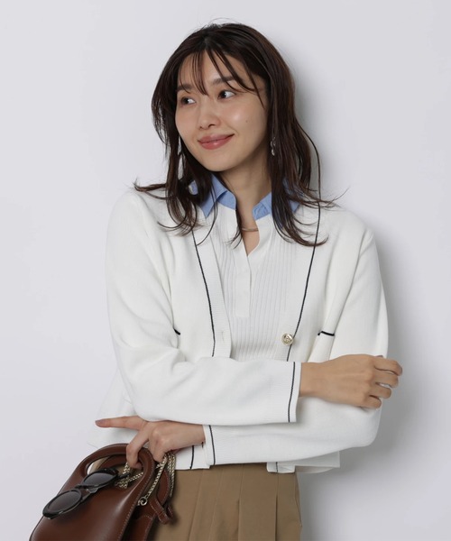 JUSGLITTY(ジャスグリッティー)の「シャツカラーVネックアンサンブル(ニット/セーター・レディース・ホワイト/ネイビー/グレー・2)」の2枚目の写真