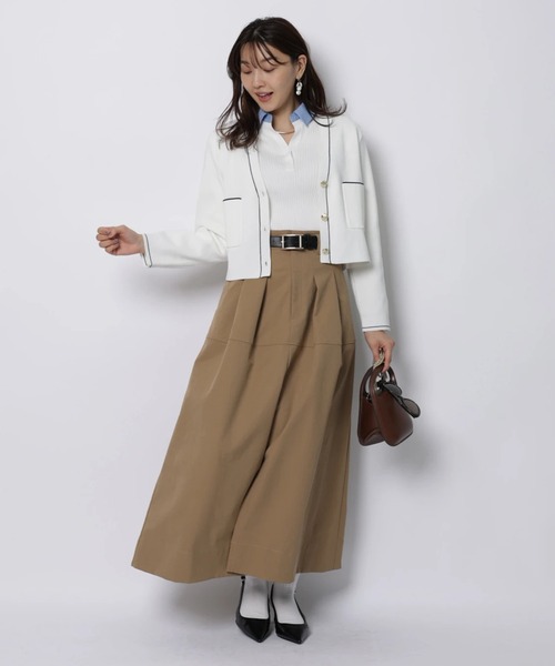 JUSGLITTY(ジャスグリッティー)の「シャツカラーVネックアンサンブル(ニット/セーター・レディース・ホワイト/ネイビー/グレー・2)」の8枚目の写真