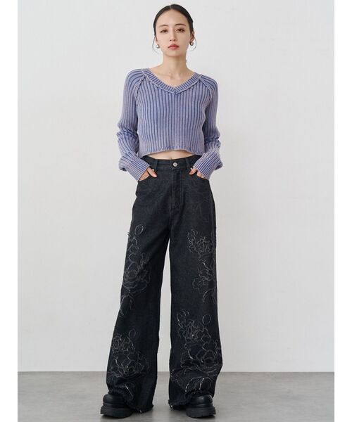 MURUA（ムルーア）の「ダメージフラワーワイドデニム（デニムパンツ・レディース・ブルー/オフホワイト/ブラック・2/1）」の7枚目の写真