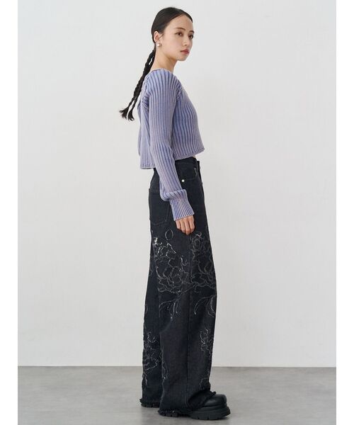 MURUA（ムルーア）の「ダメージフラワーワイドデニム（デニムパンツ・レディース・ブルー/オフホワイト/ブラック・2/1）」の9枚目の写真