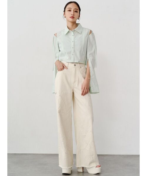 MURUA（ムルーア）の「ダメージフラワーワイドデニム（デニムパンツ・レディース・ブルー/オフホワイト/ブラック・2/1）」の10枚目の写真