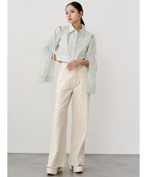 MURUA（ムルーア）の「ダメージフラワーワイドデニム（デニムパンツ・レディース・ブルー/オフホワイト/ブラック・2/1）」の11枚目の写真