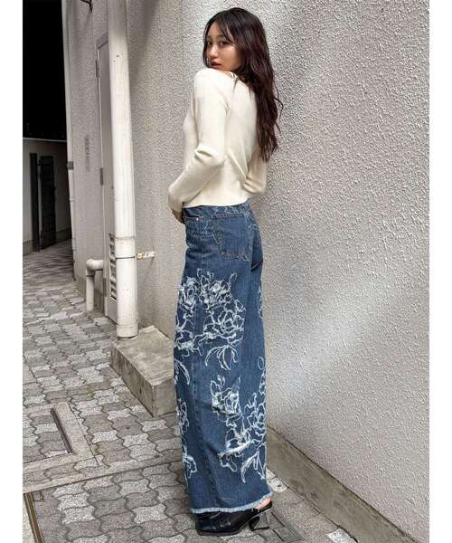 MURUA（ムルーア）の「ダメージフラワーワイドデニム（デニムパンツ・レディース・ブルー/オフホワイト/ブラック・2/1）」の20枚目の写真