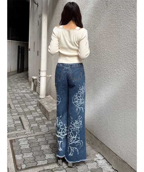 MURUA（ムルーア）の「ダメージフラワーワイドデニム（デニムパンツ・レディース・ブルー/オフホワイト/ブラック・2/1）」の21枚目の写真