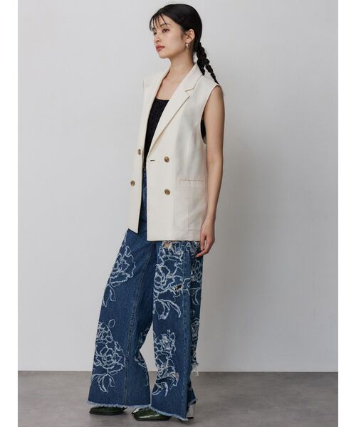 MURUA（ムルーア）の「ダメージフラワーワイドデニム（デニムパンツ・レディース・ブルー/オフホワイト/ブラック・2/1）」の6枚目の写真