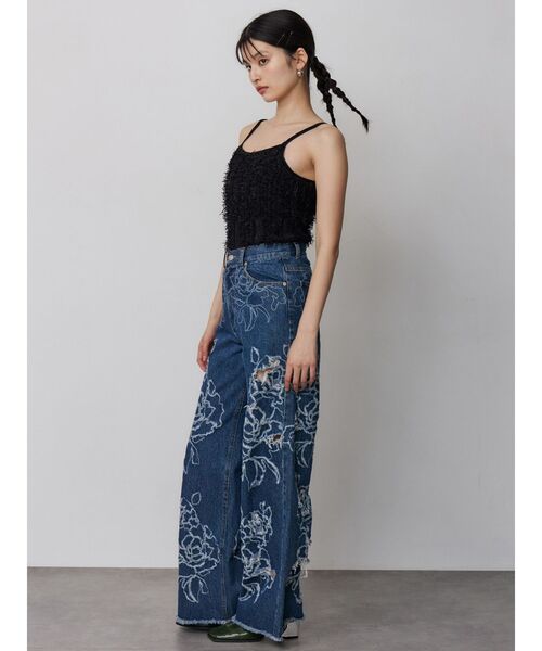 MURUA（ムルーア）の「ダメージフラワーワイドデニム（デニムパンツ・レディース・ブルー/オフホワイト/ブラック・2/1）」の7枚目の写真