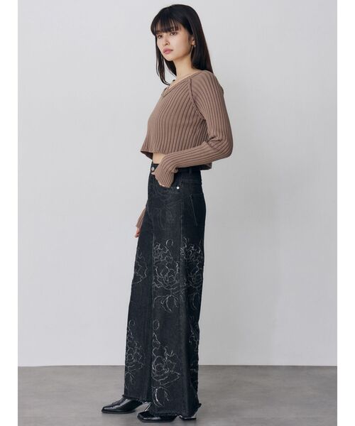 MURUA（ムルーア）の「ダメージフラワーワイドデニム（デニムパンツ・レディース・ブルー/オフホワイト/ブラック・2/1）」の10枚目の写真