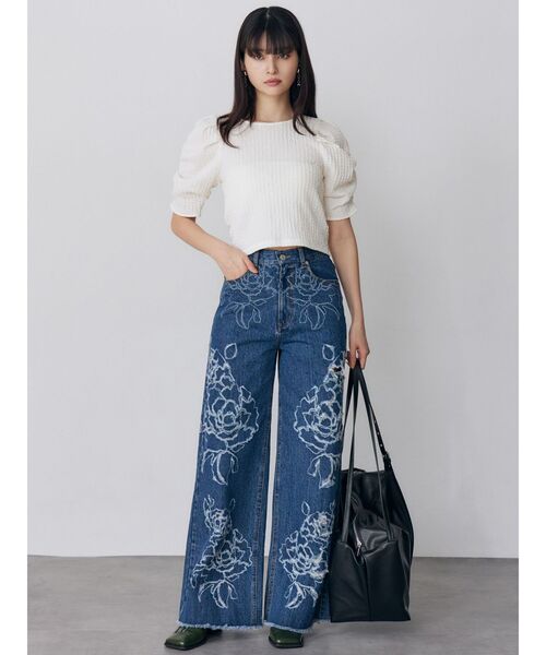 MURUA（ムルーア）の「ダメージフラワーワイドデニム（デニムパンツ・レディース・ブルー/オフホワイト/ブラック・2/1）」の11枚目の写真