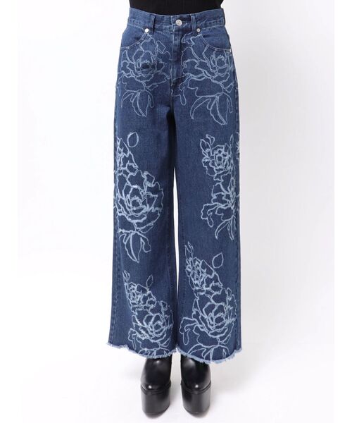 MURUA（ムルーア）の「ダメージフラワーワイドデニム（デニムパンツ・レディース・ブルー/オフホワイト/ブラック・2/1）」の21枚目の写真