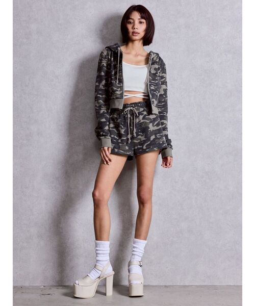 GYDA（ジェイダ）の「NEW ラインストーンGYDAラメショートパンツ（その他パンツ・レディース・その他1/ライトグレー/オフホワイト/ブラック・FREE）」の19枚目の写真