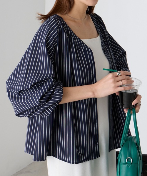 BONLECILL（ボンルシール）の「【UVカット率97％】ライトシアーオーバーギャザーボリュームスリーブ 涼しげ Vネックブラウス【纏うUVケア - ソルヴェール】（シャツ/ブラウス・レディース・ブラウン/ピンク/ネイビー系1/ベージュ/ブルー系1/ブラック/ライトブルー/オフホワイト/チャコールグレー/ライトイエロー・FREE）」の7枚目の写真