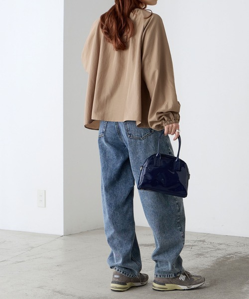 BONLECILL（ボンルシール）の「【UVカット率97％】ライトシアーオーバーギャザーボリュームスリーブ 涼しげ Vネックブラウス【纏うUVケア - ソルヴェール】（シャツ/ブラウス・レディース・ブラウン/ピンク/ネイビー系1/ベージュ/ブルー系1/ブラック/ライトブルー/オフホワイト/チャコールグレー/ライトイエロー・FREE）」の13枚目の写真