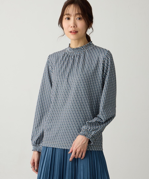 Petit Honfleur(プチオンフルール)の「【ブラウス見えするカットソー】幾何学柄シャーリングプルオーバー(Tシャツ/カットソー・レディース・ネイビー/ブラウン/アイボリー・M/L)」の22枚目の写真