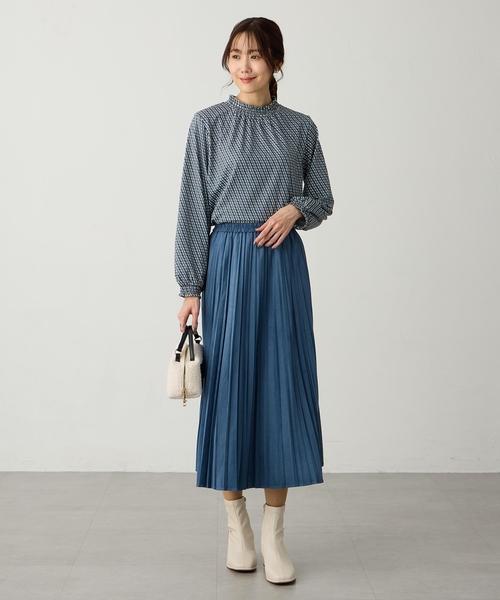 Petit Honfleur(プチオンフルール)の「【ブラウス見えするカットソー】幾何学柄シャーリングプルオーバー(Tシャツ/カットソー・レディース・ネイビー/ブラウン/アイボリー・M/L)」の8枚目の写真