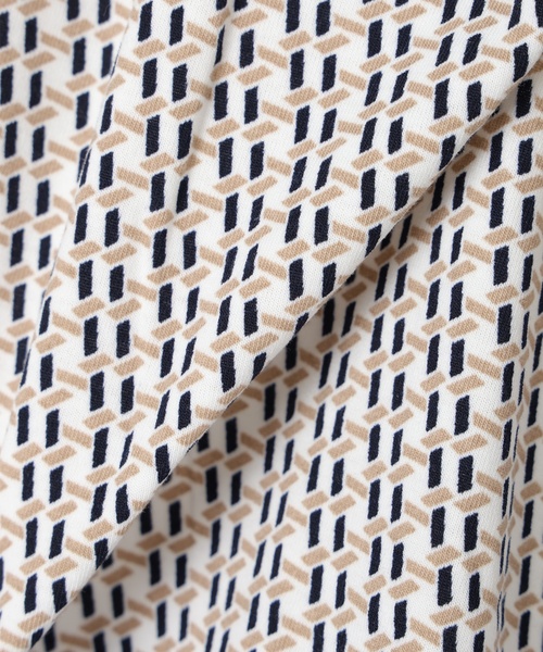 Petit Honfleur(プチオンフルール)の「【ブラウス見えするカットソー】幾何学柄シャーリングプルオーバー(Tシャツ/カットソー・レディース・ネイビー/ブラウン/アイボリー・M/L)」の18枚目の写真