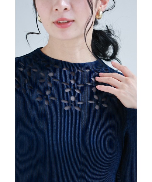 cawaii(カワイイ)の「デコルテに広がる花のたっぷりレースロングワンピース(ワンピース・レディース・ネイビー/ブラック・FREE)」の10枚目の写真