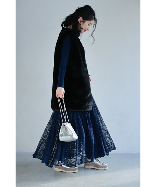cawaii(カワイイ)の「デコルテに広がる花のたっぷりレースロングワンピース(ワンピース・レディース・ネイビー/ブラック・FREE)」の9枚目の写真