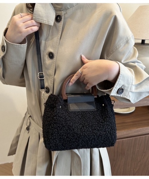 Ritzy(リッツィー)の「2WAYモコモコボアショルダーバッグ ハンドバッグ(ショルダーバッグ・レディース・カーキ/ブラック/ホワイト/ピンク・FREE)」の3枚目の写真