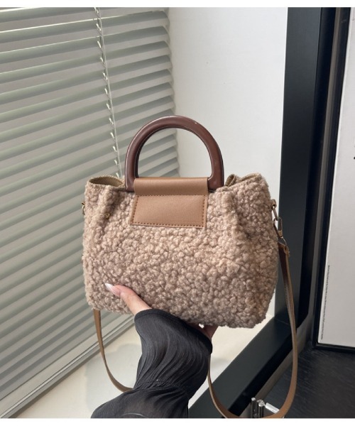 Ritzy(リッツィー)の「2WAYモコモコボアショルダーバッグ ハンドバッグ(ショルダーバッグ・レディース・カーキ/ブラック/ホワイト/ピンク・FREE)」の5枚目の写真