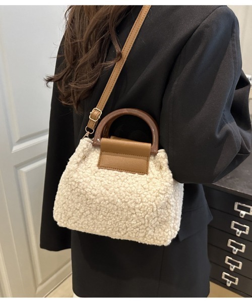Ritzy(リッツィー)の「2WAYモコモコボアショルダーバッグ ハンドバッグ(ショルダーバッグ・レディース・カーキ/ブラック/ホワイト/ピンク・FREE)」の6枚目の写真