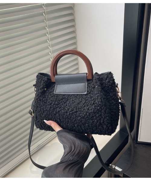 Ritzy(リッツィー)の「2WAYモコモコボアショルダーバッグ ハンドバッグ(ショルダーバッグ・レディース・カーキ/ブラック/ホワイト/ピンク・FREE)」の10枚目の写真