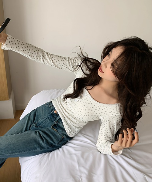 yuue' ( wear )（ユーイ）の「花柄ヘンリーネックリブロングTシャツ カップ付き（Tシャツ/カットソー・レディース・ホワイト/ブラック/アイボリー・FREE）」の5枚目の写真