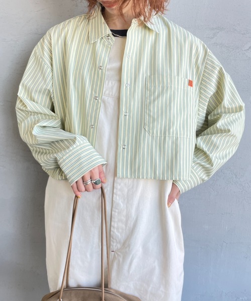 UNIVERSAL OVERALL（ユニバーサルオーバーオール）の「[UNIVERSAL OVERALL/ユニバーサルオーバーオール] 別注 ショート丈 ビッグポケットストライプシャツ（シャツ/ブラウス・レディース・ブルー/サックスブルー/イエロー/ピンク・F）」の4枚目の写真