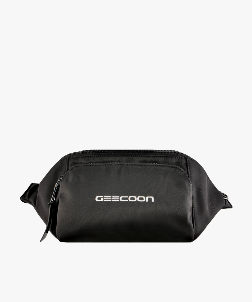 GEECOON(ジークーン)の「リサイクルナイロンウエストバッグ GEE227-736(メッセンジャーバッグ・メンズ・ブラック・FREE)」の1枚目の写真