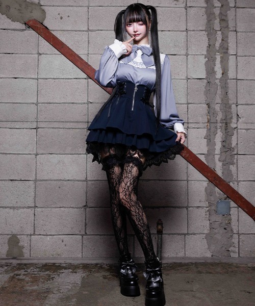NIBBLE POISON(ニブルポイズン)の「リボンブローチバイカラーブラウス(シャツ/ブラウス・レディース・グレー/ブラック/ワイン・MEDIUM)」の8枚目の写真
