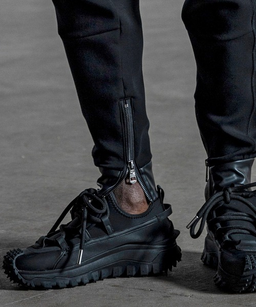 1PIU1UGUALE3  RELAX （ウノピゥウノウグァーレトレ リラックス）の「1PIU1UGUALE3 RELAX(ウノピゥウノウグァーレトレ リラックス)バイカーテック ジョガーパンツ（その他パンツ・メンズ・ブラック・S/M/L/XL/XXL）」の4枚目の写真