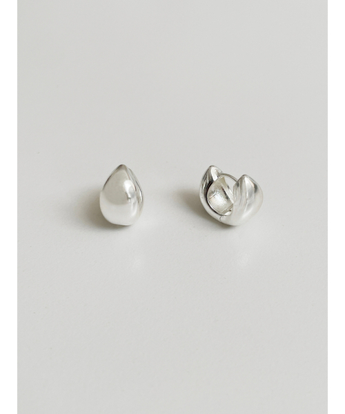 ELYONA(エリオーナー)の「ELA 34 Water Drop Earrings (silver)(ピアス(両耳用)・レディース・その他・FREE)」の1枚目の写真
