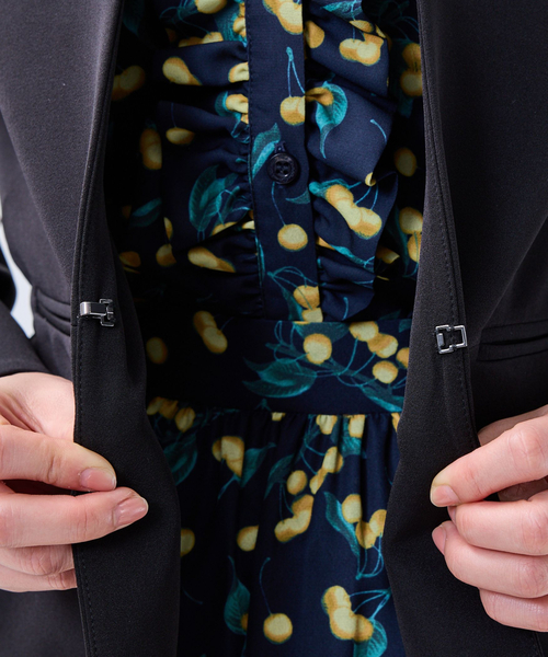 NARACAMICIE（ナラカミーチェ）の「【NARACAMICIE】【セットアップスーツ対応】ストレッチダブルクロスノーカラージャケット（ダウンジャケット/コート・レディース・ネイビー/ブラウン/ブラック・S/M/L）」の13枚目の写真