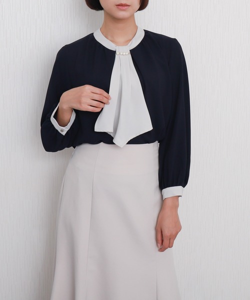 libelle more（リベル モア）の「【防汚加工／イージーケア／透けにくい】ラクケア アクセサリー付きボウタイブラウス（シャツ/ブラウス・レディース・ホワイト系その他/ネイビー/グレイッシュベージュ/オフホワイト・M/L）」の9枚目の写真