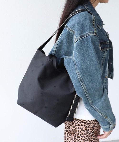 Three Four Time(スリーフォータイム)の「撥水加工星刺繍トート(トートバッグ・レディース・グリーン/ベージュ/ブラック・FREE)」の6枚目の写真