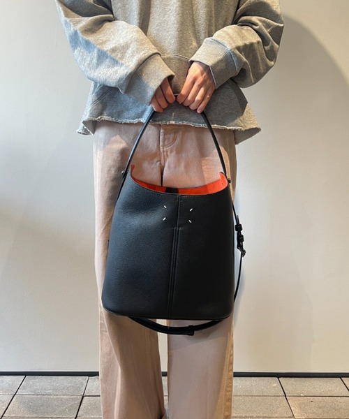 Maison Margiela(メゾンマルジェラ)の「Maison Margiela DRESS-AGE HOBO(ハンドバッグ・レディース・ブラック・FREE)」の6枚目の写真