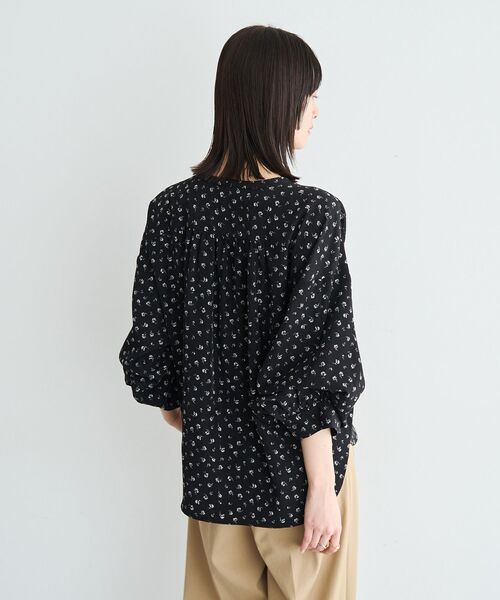 YECCA VECCA(イェッカヴェッカ)の「2wayボリューム袖花柄ブラウス(シャツ/ブラウス・レディース・ブラック/オフホワイト・FREE)」の15枚目の写真