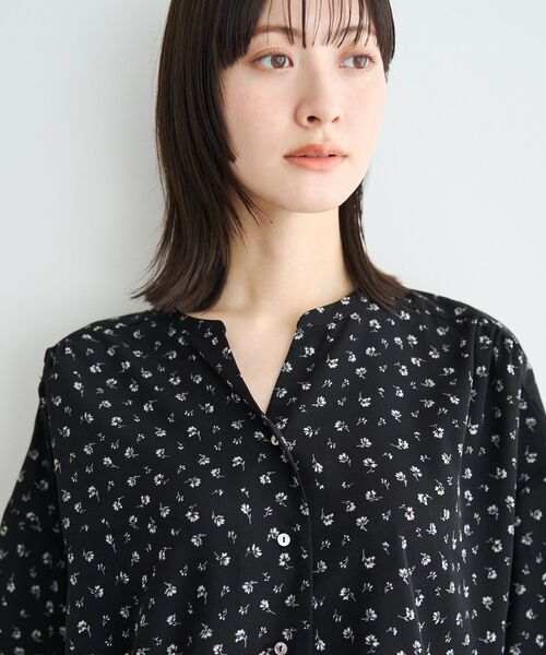 YECCA VECCA(イェッカヴェッカ)の「2wayボリューム袖花柄ブラウス(シャツ/ブラウス・レディース・ブラック/オフホワイト・FREE)」の16枚目の写真