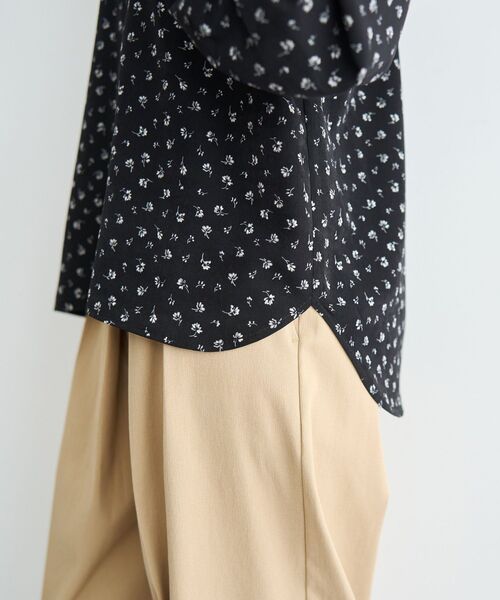 YECCA VECCA(イェッカヴェッカ)の「2wayボリューム袖花柄ブラウス(シャツ/ブラウス・レディース・ブラック/オフホワイト・FREE)」の17枚目の写真