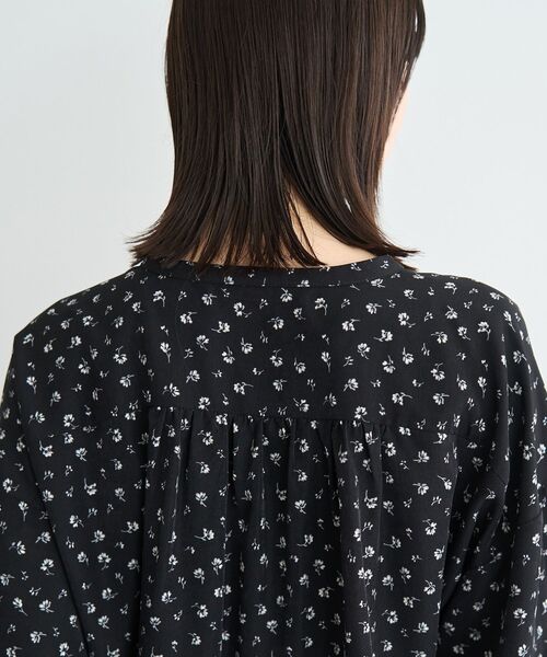 YECCA VECCA(イェッカヴェッカ)の「2wayボリューム袖花柄ブラウス(シャツ/ブラウス・レディース・ブラック/オフホワイト・FREE)」の19枚目の写真