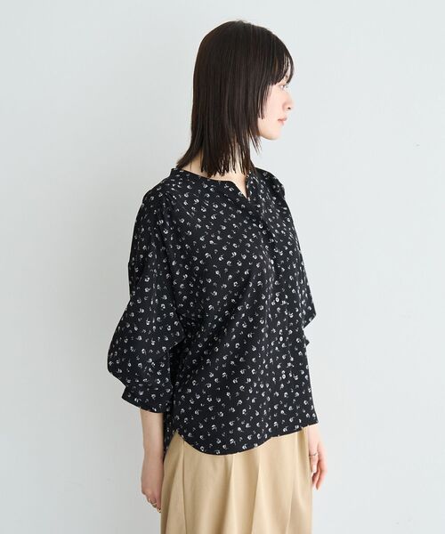 YECCA VECCA(イェッカヴェッカ)の「2wayボリューム袖花柄ブラウス(シャツ/ブラウス・レディース・ブラック/オフホワイト・FREE)」の20枚目の写真