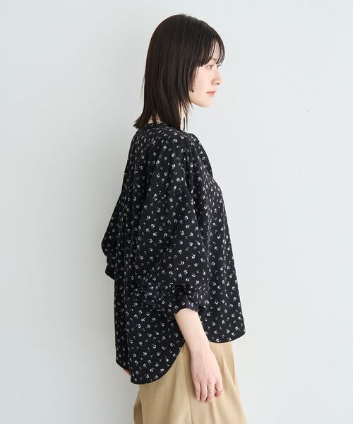 YECCA VECCA(イェッカヴェッカ)の「2wayボリューム袖花柄ブラウス(シャツ/ブラウス・レディース・ブラック/オフホワイト・FREE)」の21枚目の写真
