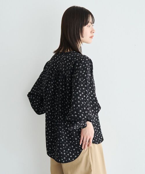 YECCA VECCA(イェッカヴェッカ)の「2wayボリューム袖花柄ブラウス(シャツ/ブラウス・レディース・ブラック/オフホワイト・FREE)」の22枚目の写真