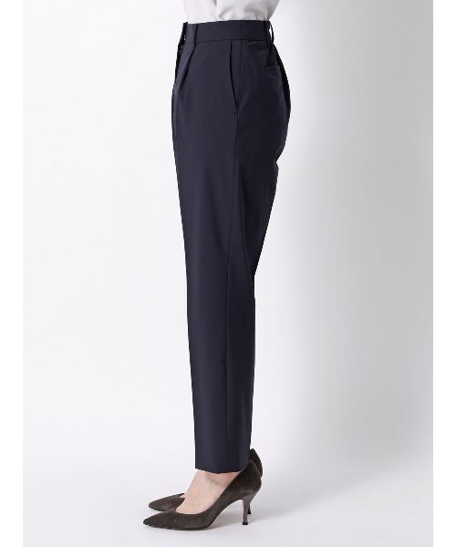 SUIT SQUARE(スーツスクエア)の「タックテーパードパンツ ウォッシャブル ストレッチ UVカット TRトロピカル 無地(スラックス・レディース・カーキ/ネイビー・40(11号)/38(9号)/36(7号))」の5枚目の写真