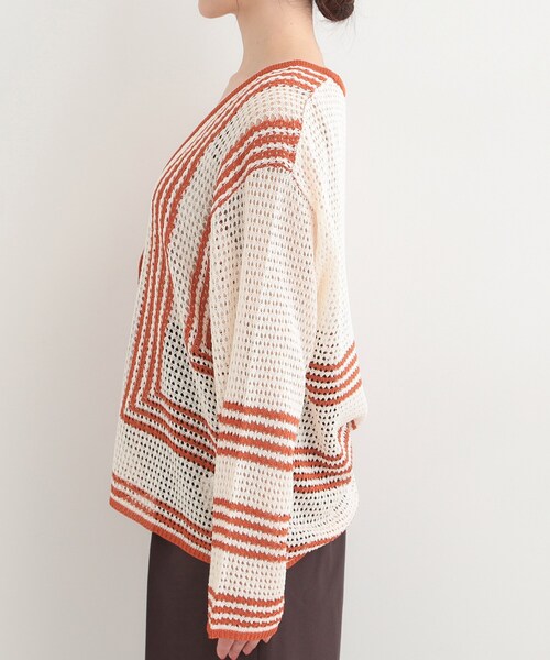 SHOO・LA・RUE（シューラルー）の「大人カジュアルなコーデに 配色クロシェ編み風カーディガン（カーディガン/ボレロ・レディース・オレンジ系その他5/アイボリー系4/ブラック系4・01/03/02/04）」の5枚目の写真