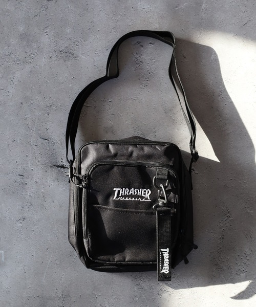THRASHER(スラッシャー)の「THRASHER VERTICAL MINI SHOULDER ミニショルダーバッグ(ショルダーバッグ・メンズ・ブラック×ホワイト/ブラック系・FREE)」の8枚目の写真