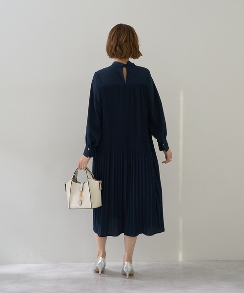 YECCA VECCA（イェッカヴェッカ）の「マルチwayプリーツワンピース（ワンピース・レディース・ネイビー・M）」の6枚目の写真