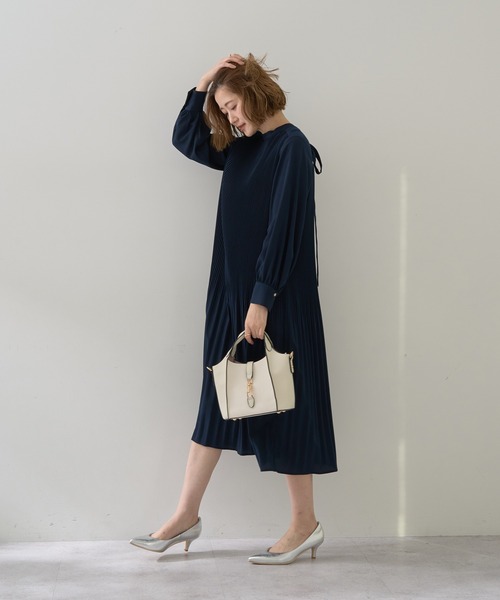 YECCA VECCA（イェッカヴェッカ）の「マルチwayプリーツワンピース（ワンピース・レディース・ネイビー・M）」の11枚目の写真
